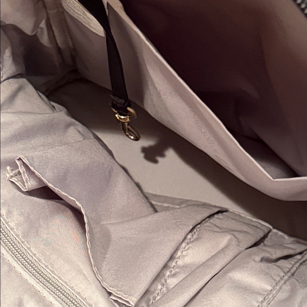 Bagallini Dallas Convertible Multifunction Backpack - Picture 8 of 15